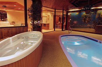 Sybaris Pool Suites Mequon Brown Deer Exterior foto