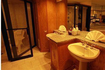 Sybaris Pool Suites Mequon Brown Deer Exterior foto