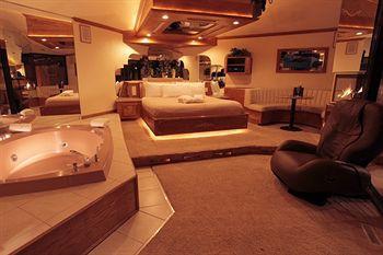 Sybaris Pool Suites Mequon Brown Deer Exterior foto