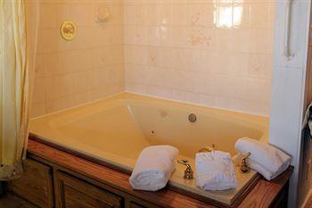Sybaris Pool Suites Mequon Brown Deer Exterior foto