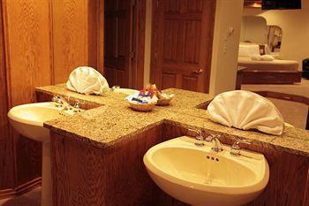 Sybaris Pool Suites Mequon Brown Deer Exterior foto